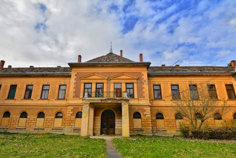 Gothard-Kastély, Hungary